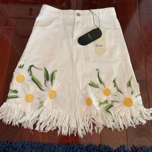*HOST PICK* Korirl white floral embroidered frilled hem skirt